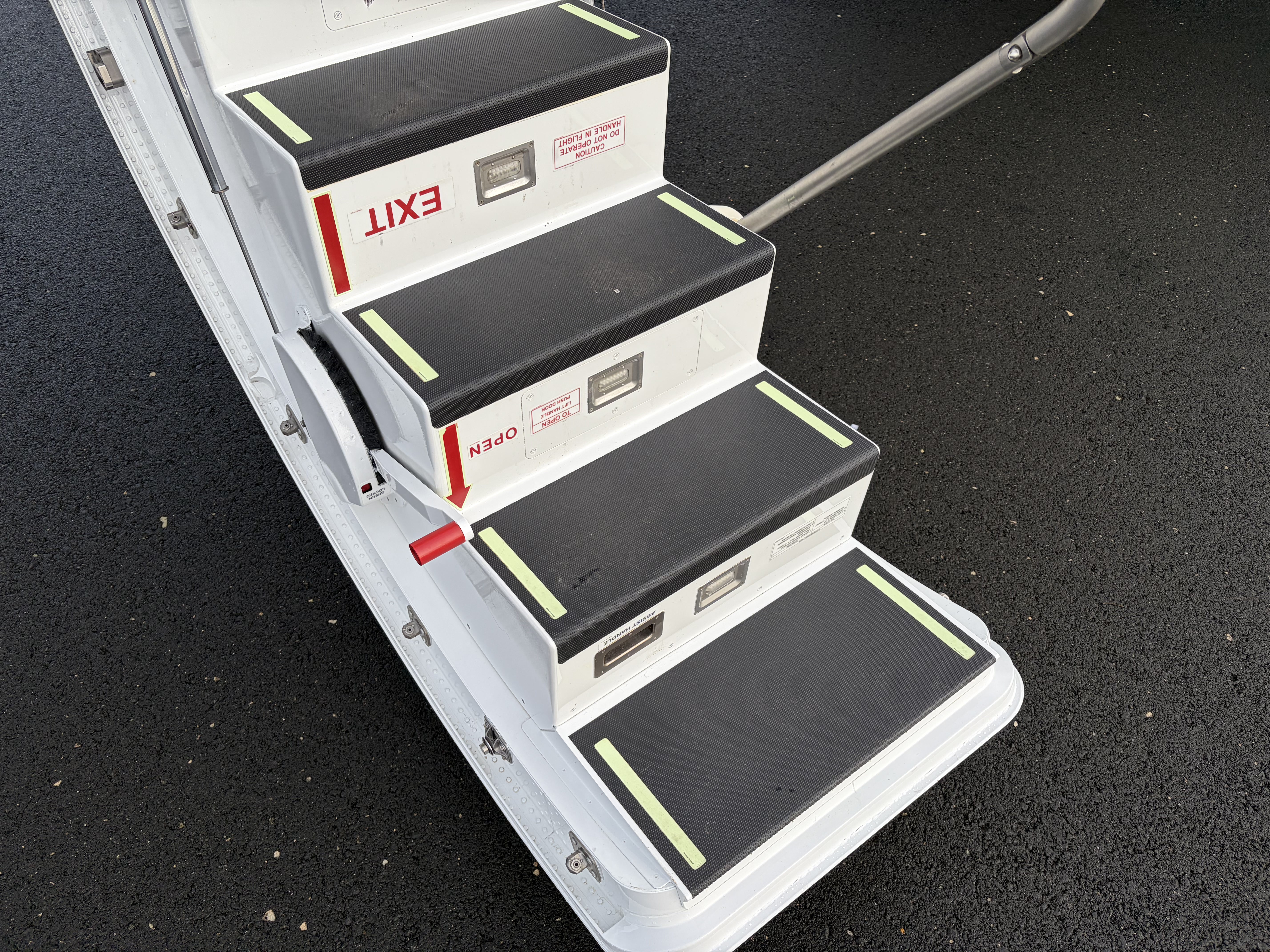 Citation CJ series entry door fuselage side exterior cleaning