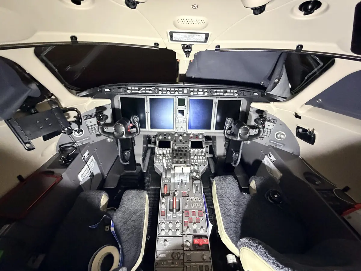 Before: cockpit condition reference before restrained reset on Challenger 300