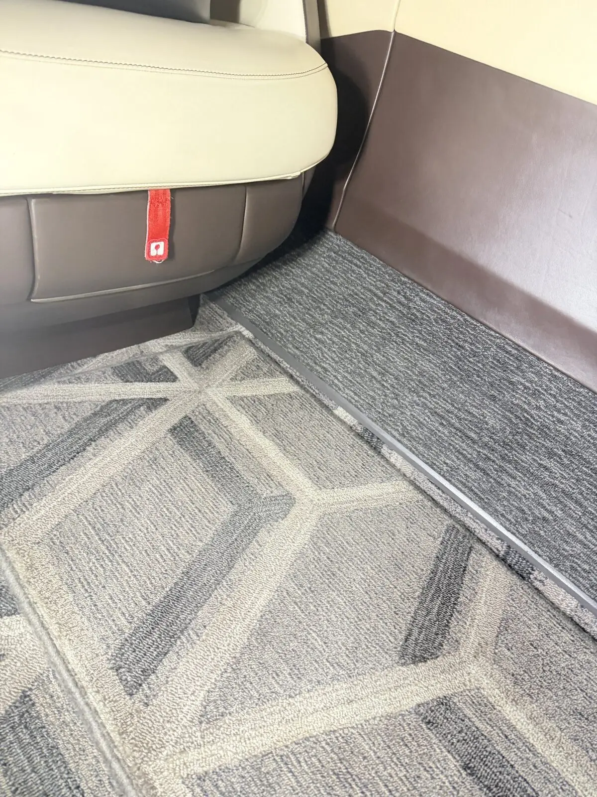 After: improved carpet presentation following extraction on Challenger 300