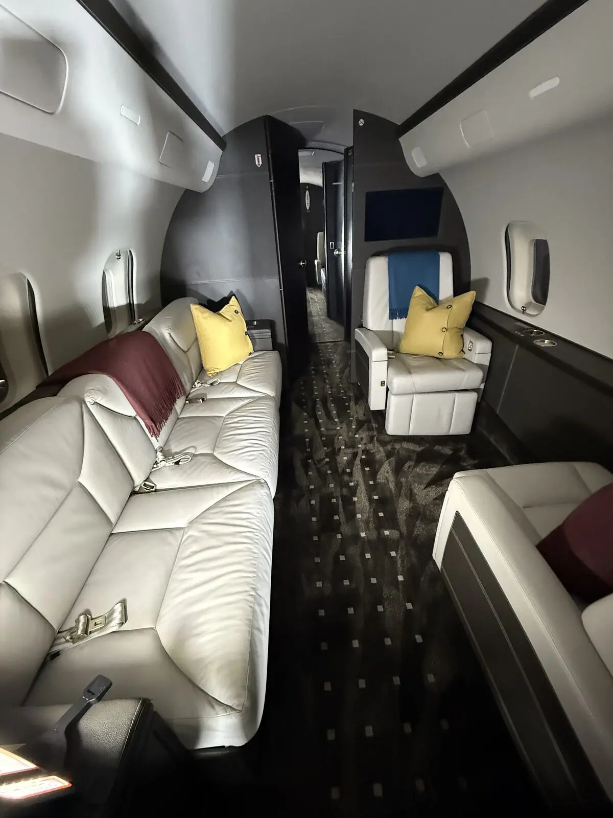 After: rear couch seating and passenger presentation reset on Global 5000